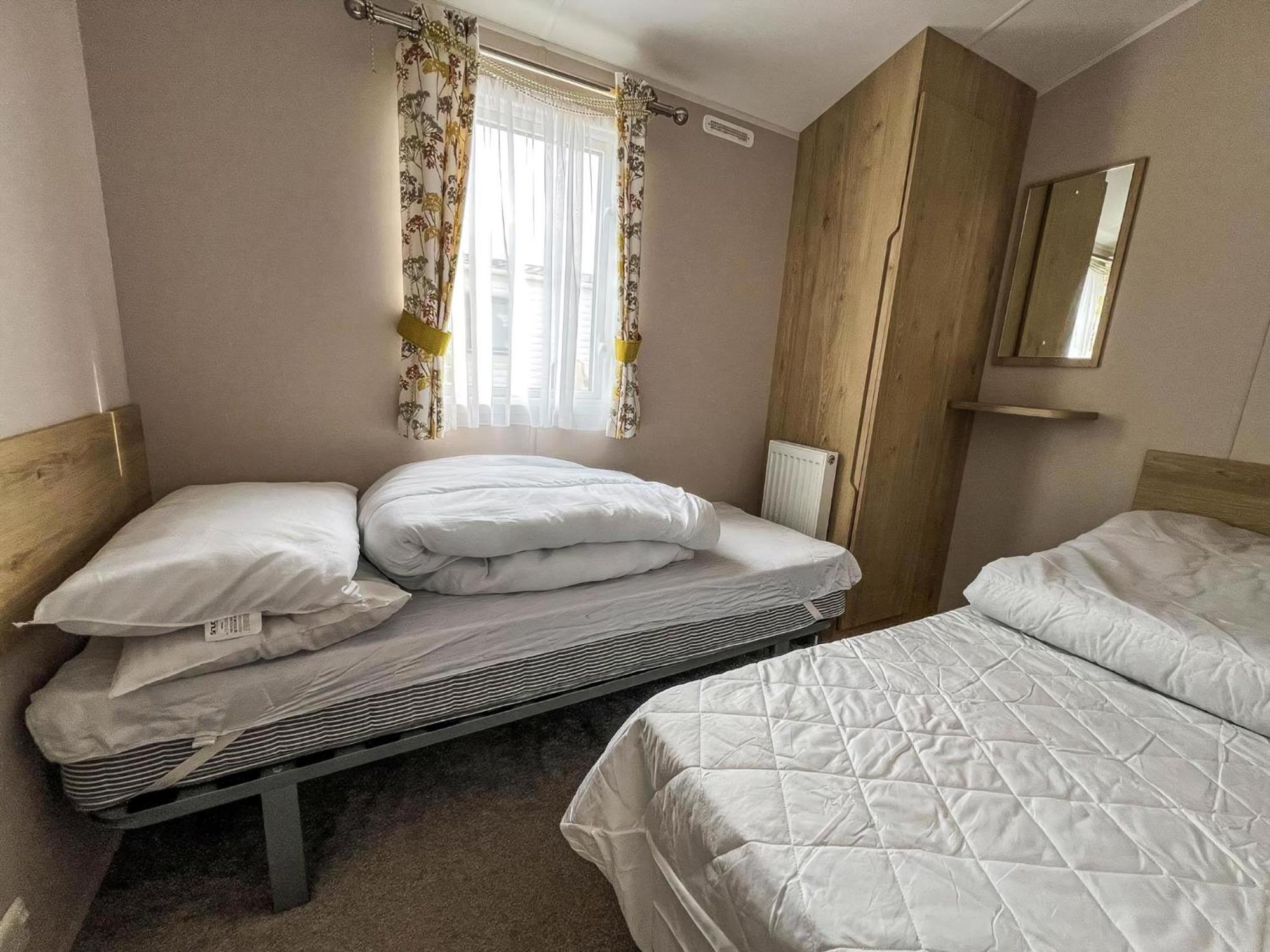 Modern 6 Berth Caravan With Wifi At St Osyth Beach In Essex Ref 28008Pm Clacton-on-Sea Exterior foto